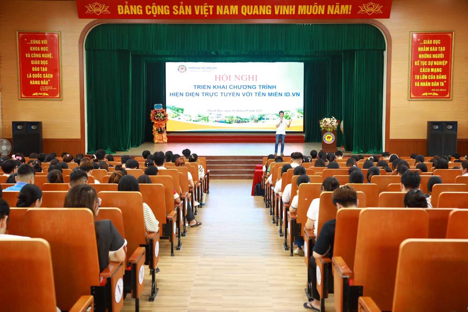 Hội nghị triển khai Chương trình “Hiện diện trực tuyến với tên miền quốc gia .vn” cho sinh viên